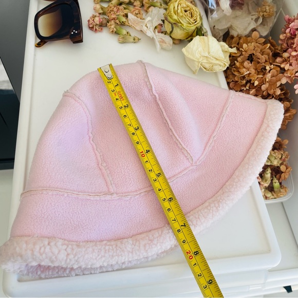 Land’s End Blush Vegan Suede Sheep Skin Collapsible Bucket Hat - Picture 8 of 16